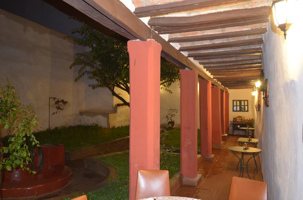 Casa Solariega Hostal B&B Sucre Bagian luar foto